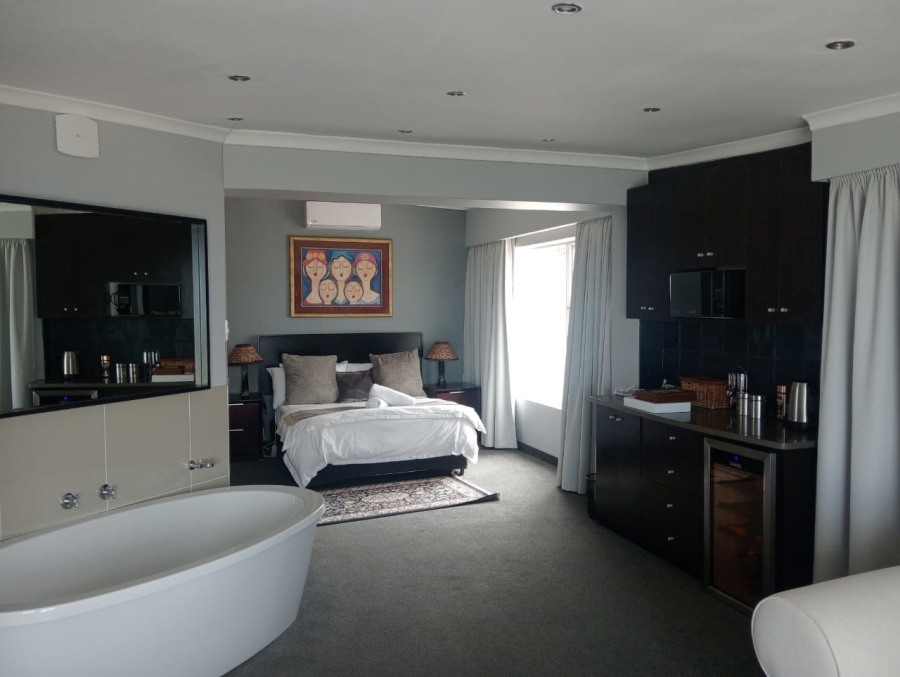 5 Bedroom Property for Sale in Jeffreys Bay Central Eastern Cape